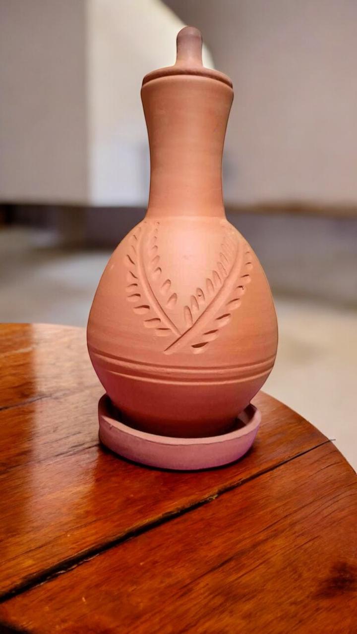 Nile Carve — Brocca per l'acqua in argilla incisa a mano