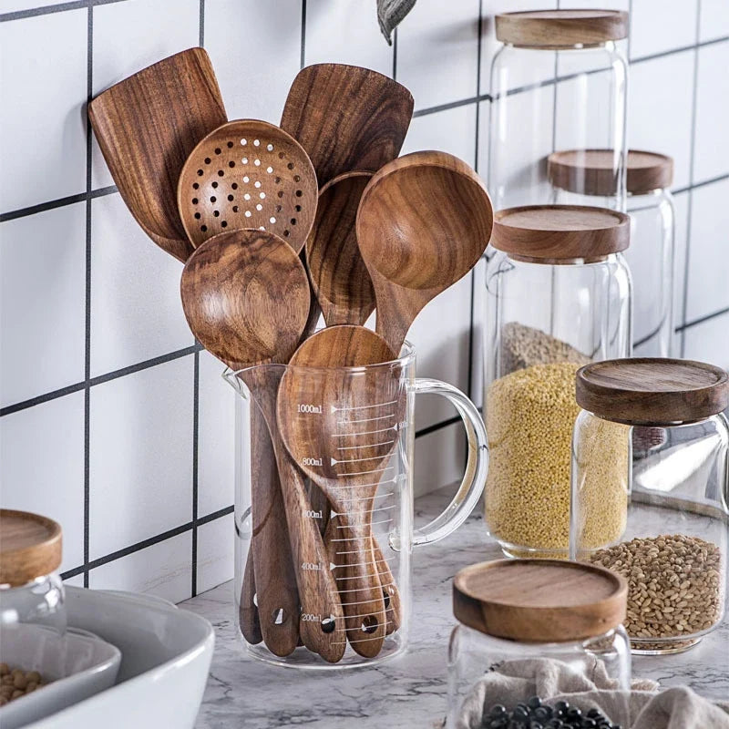 Teak utensil set detail