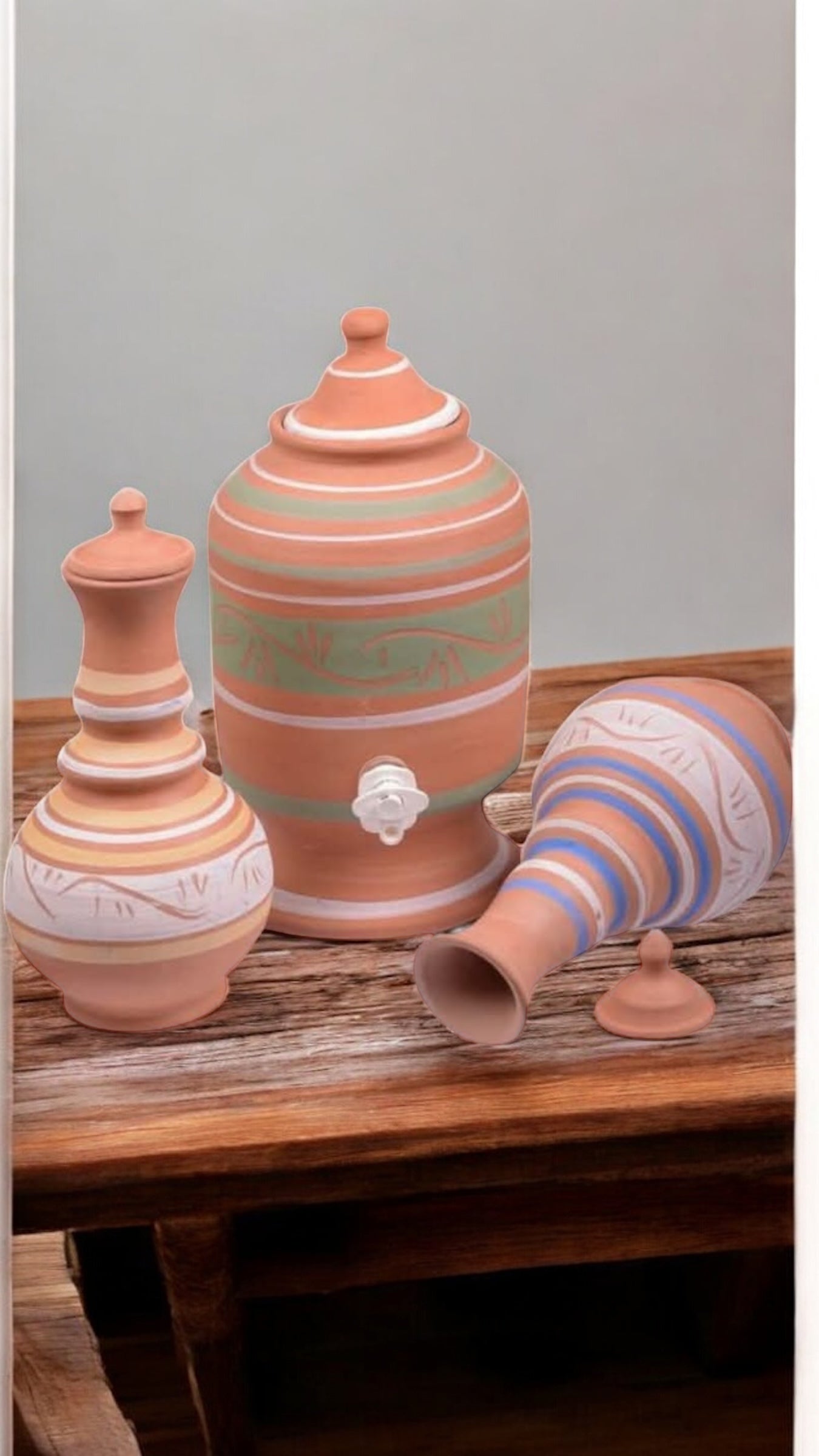 Set Oasis Celebration — Distributore d'acqua in argilla da 3 litri + 2 brocche dipinte a mano