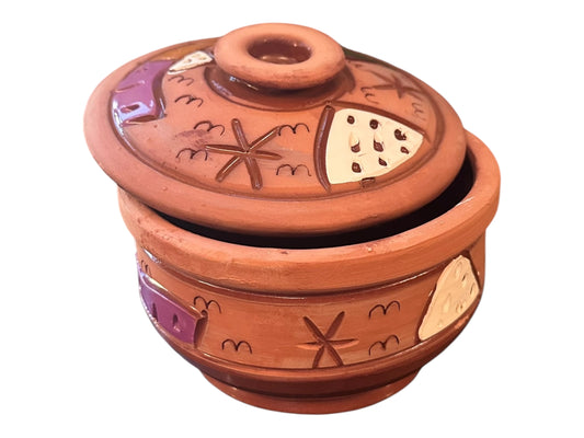 Tajín tradicional de cocción lenta: olla de barro egipcia pequeña hecha a mano