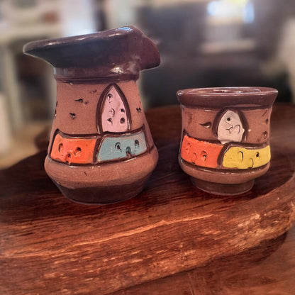Juego de café de arcilla turca pintado a mano: 1 tetera decorada, 2 tazas y una muestra de café gratis
