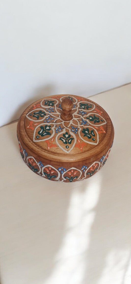 Hand-Painted Wooden Box with Lid – 15 cm Diameter